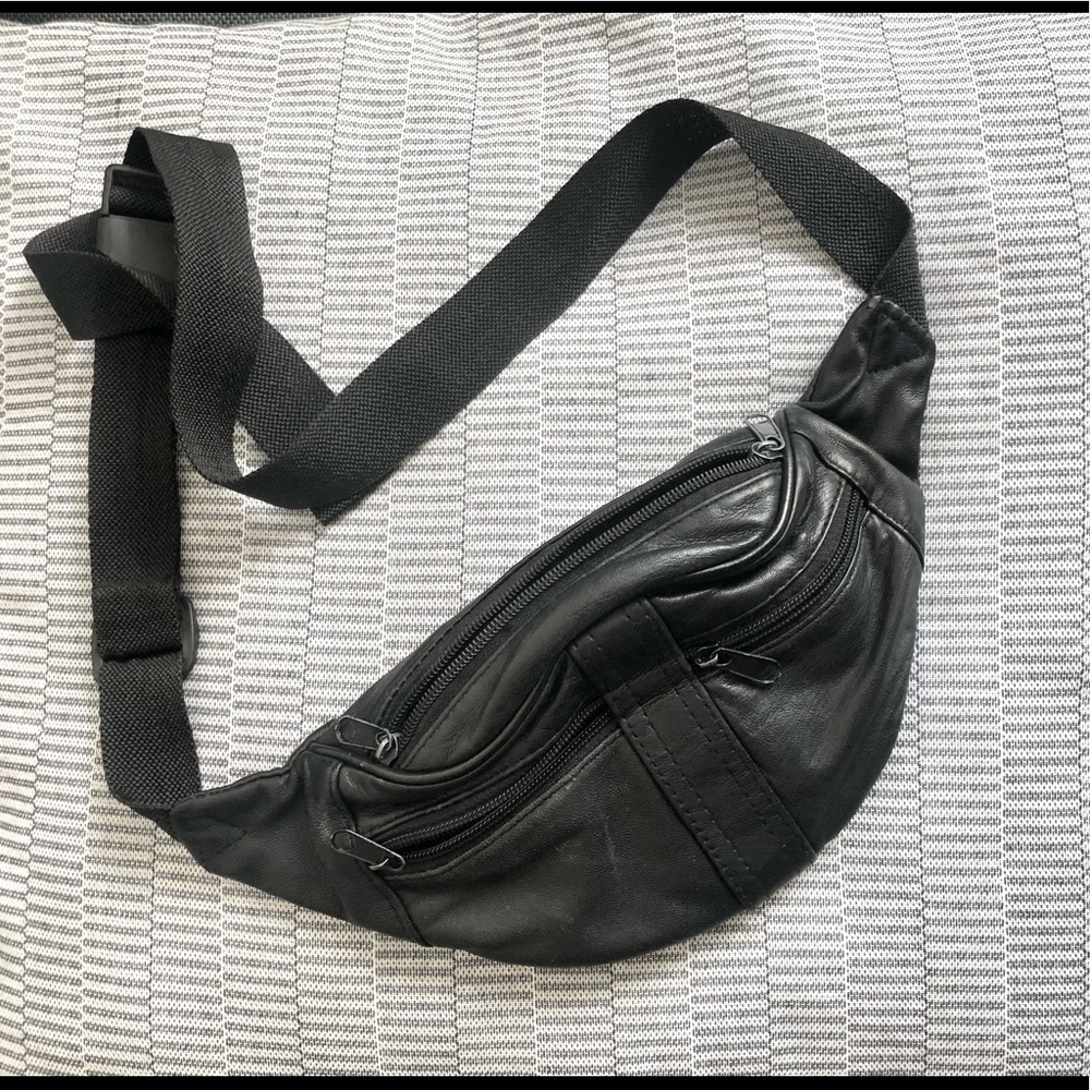 SOLD!!!    Leather Fanny pack